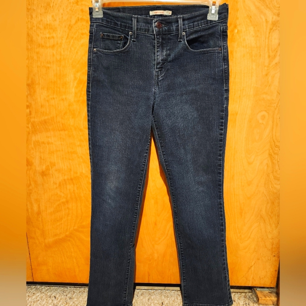 Womens Levi jeans off black